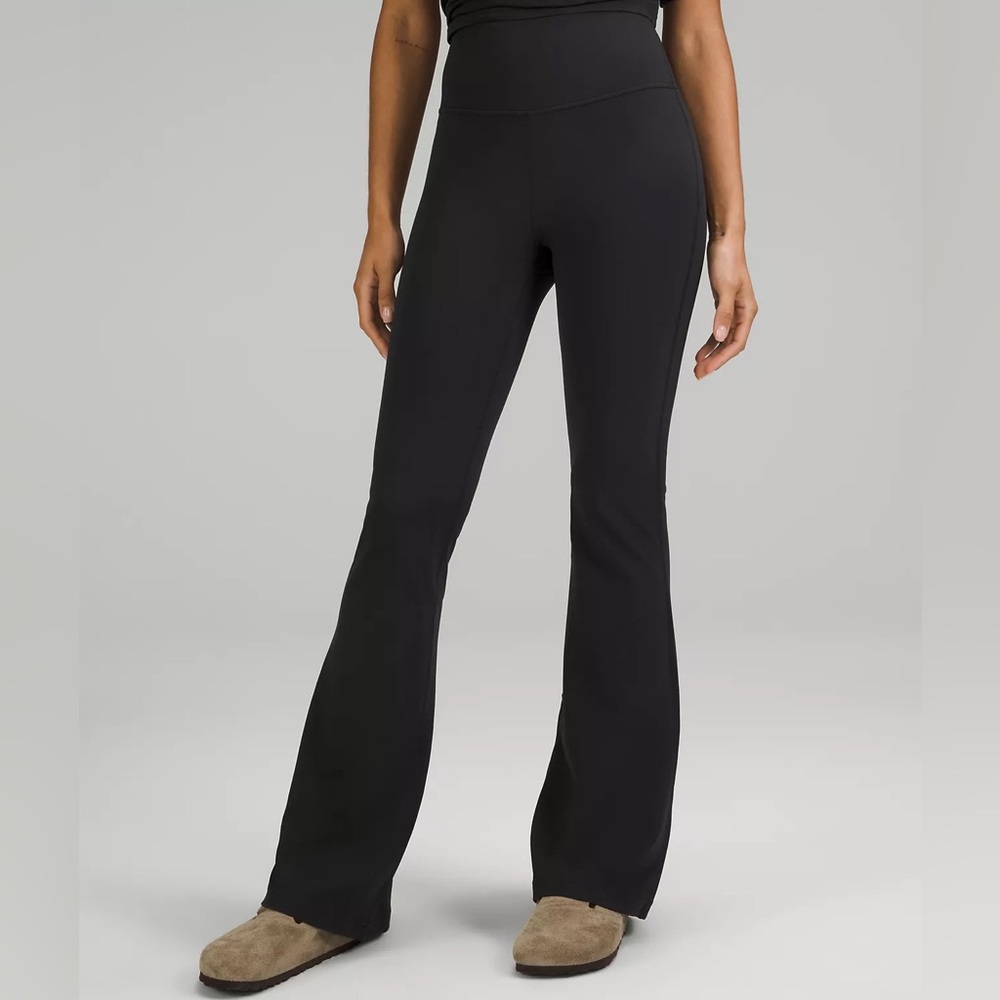 Lululemon | Groove Super-High-Rise Flared Pant
Nulu